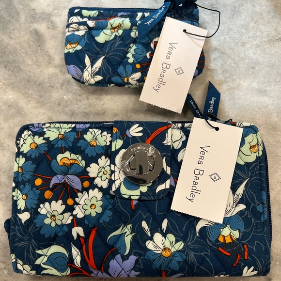 Brand new with tags. Vera Bradley wallet and matching coin purse. - Picture 1 of 1